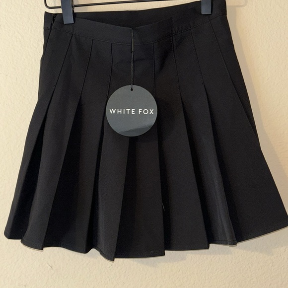 NWT WhiteFox Boutique Think You Know Mini Skirt - Picture 2 of 4